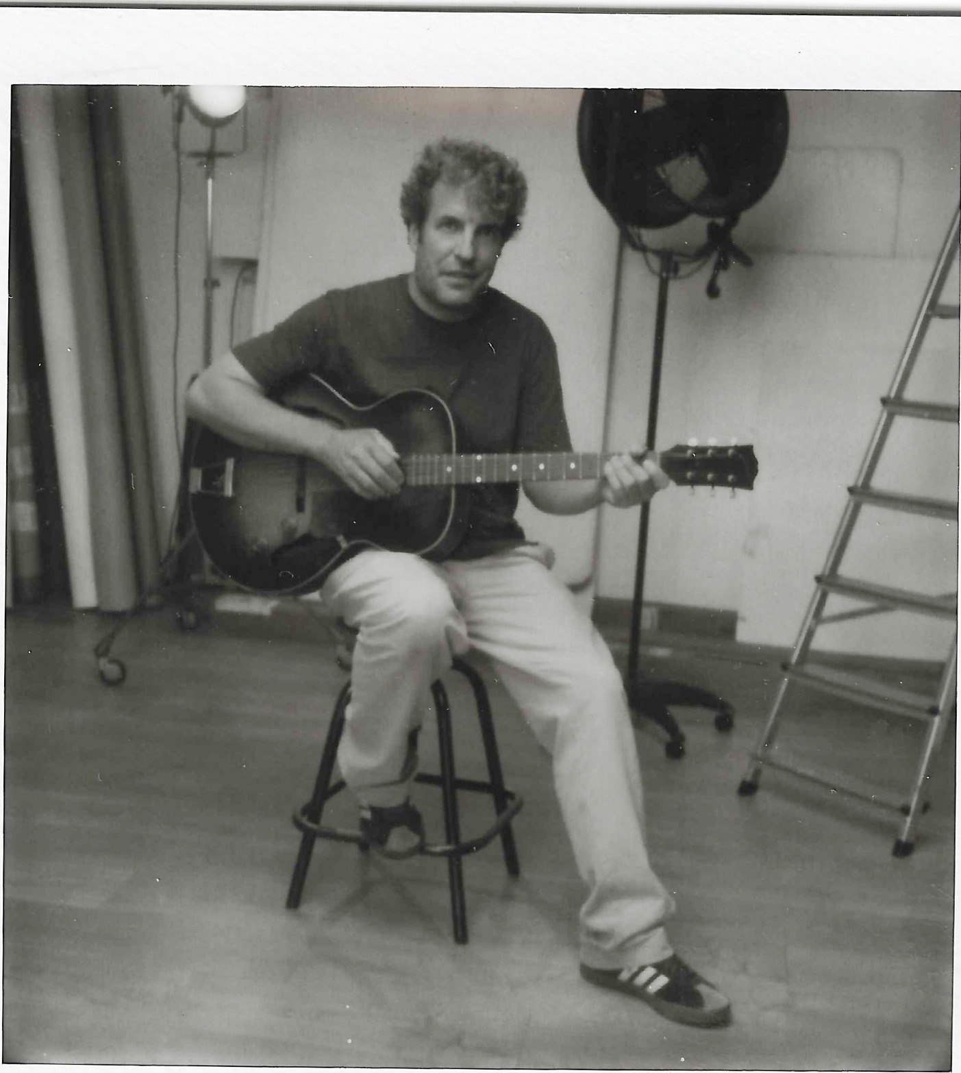 Scopy à la guitare, portrait argentique